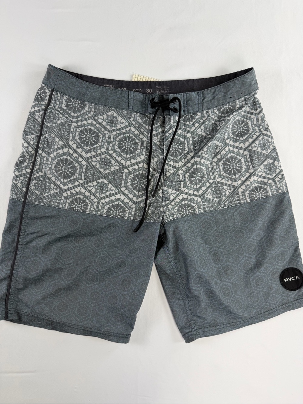 RVCA Men’s Gray Geometric Board Shorts -Surf Ready -waist 30